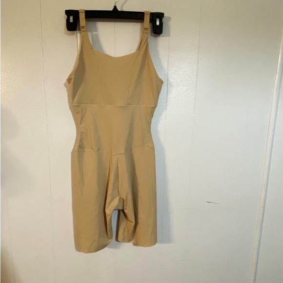 Maidenform Women's Body Shaper, Wear-your-own-bra Firm Control Shapewear NWT M - Picture 9 of 10